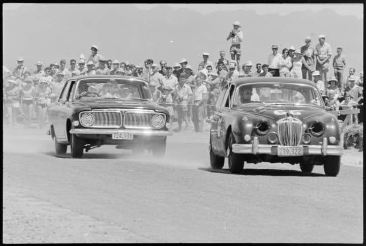 Name:  Motor Racing Mt Maunganui #034 1962 Jaguar McBeath #66 Zephyr Ernie Sprague Graeme Kennish .jpg
Views: 594
Size:  41.4 KB