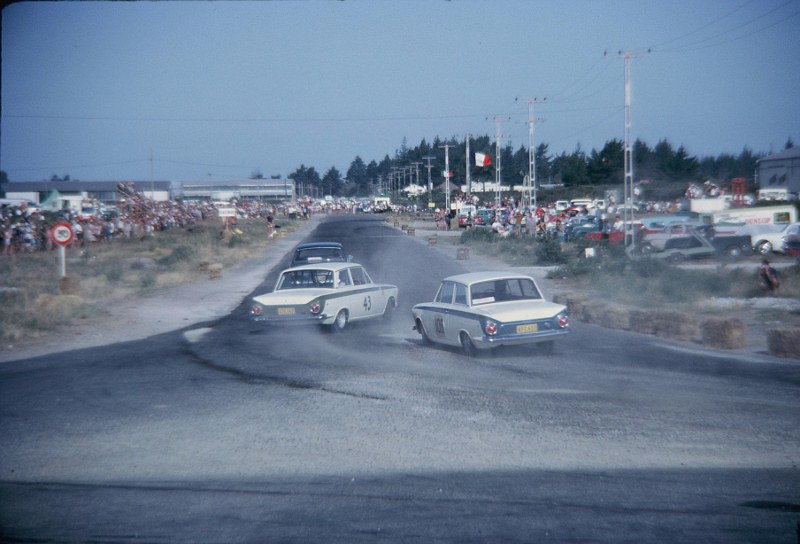 Name:  Motor Racing Mt Maunganui #007 B 1963 Ernie Sprague Zephyr leads Grant Cortina GT Fahey Lotus Co.jpg
Views: 587
Size:  99.2 KB