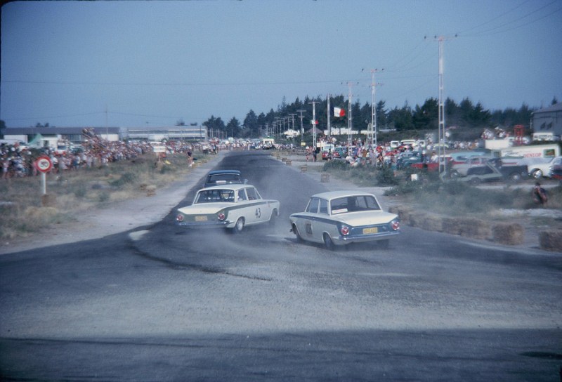 Name:  Motor Racing Mt Maunganui #007 B 1963 Ernie Sprague Zephyr leads Grant Cortina GT Fahey Lotus Co.jpg
Views: 303
Size:  99.2 KB