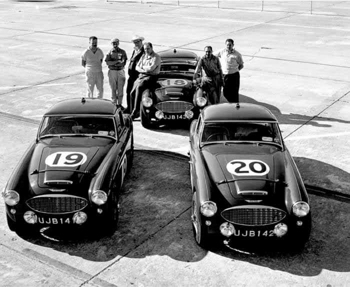 Name:  Sebring 1960 #012 The Healeys UJB141 #19 UJB142 #20 UJB143 #18 with crew arch Rainer Jordan .jpg
Views: 389
Size:  64.0 KB