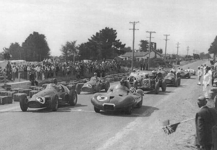 Name:  Motor Racing Ryal Bush #022 Racing and Sports Cars Ferrari Conaught fr row arch Classic Autonews.jpg
Views: 1197
Size:  44.4 KB