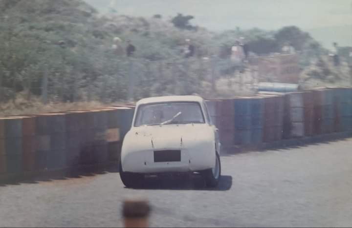 Name:  Motor Racing Paritutu #047 Paritutu 1965 Dave Simpson Anglia Fastback D Simpson .jpg
Views: 732
Size:  26.1 KB