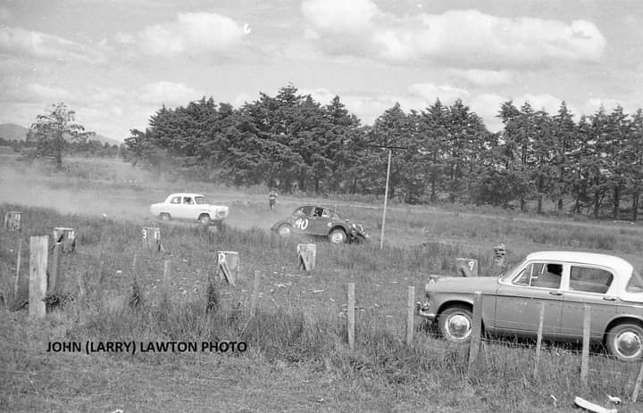 Name:  Motor Racing Kerepehi #019 TVCC 1967 Feb Morris Minor and Ford Prefect # 1 Humber spectating Joh.jpg
Views: 768
Size:  53.5 KB