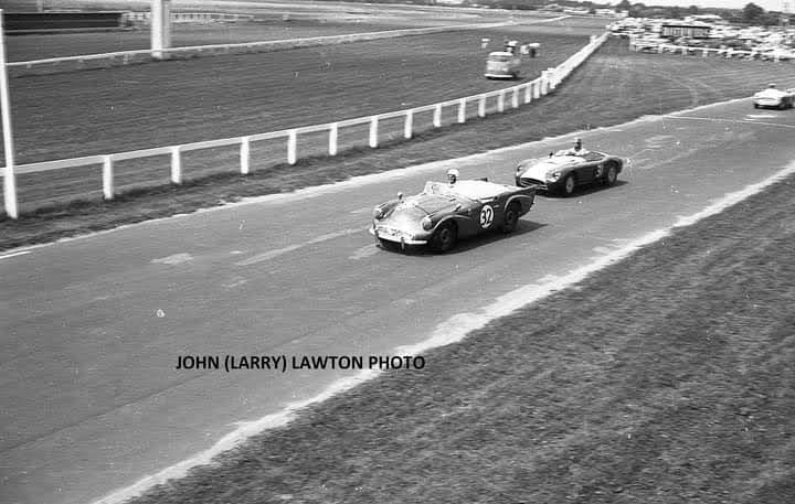 Name:  Pukekohe 1965 #215 1965 Feb 21 Roger Smith Daimler #32 Brian Aislabie Cooper Jaguar #31 John Lar.jpg
Views: 604
Size:  52.8 KB