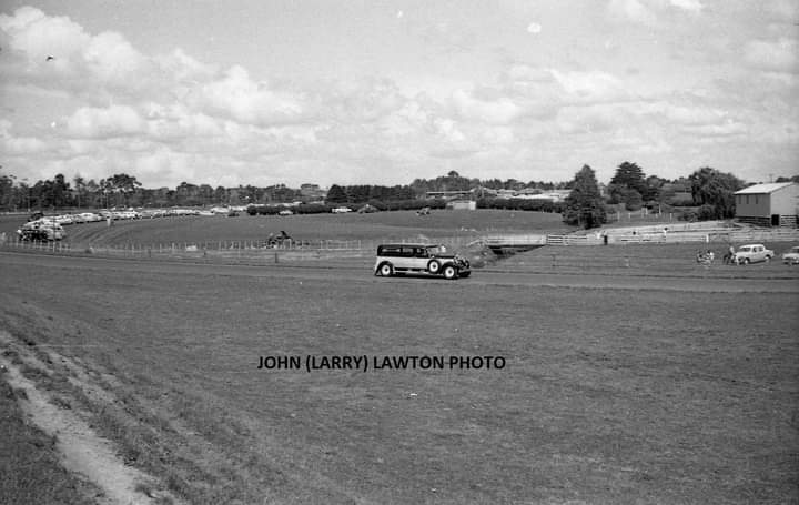 Name:  NSCC 1965 #109 Pukekohe NSCC 1965 described as Herman Munster - Limousine on track John Larry La.jpg
Views: 610
Size:  42.9 KB