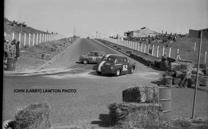 Name:  Motor Racing Paritutu #050 Paritutu Oct 1965 McPherson Holden swerves to avoid R C Grace Mini Jo.jpg
Views: 506
Size:  79.9 KB