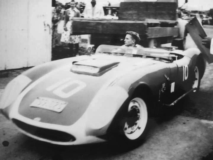 Name:  Buckler 90 - 3 #113 Q Race #10 1961 - 64 plate Red white stripes BW vary  (2).jpg
Views: 812
Size:  71.6 KB