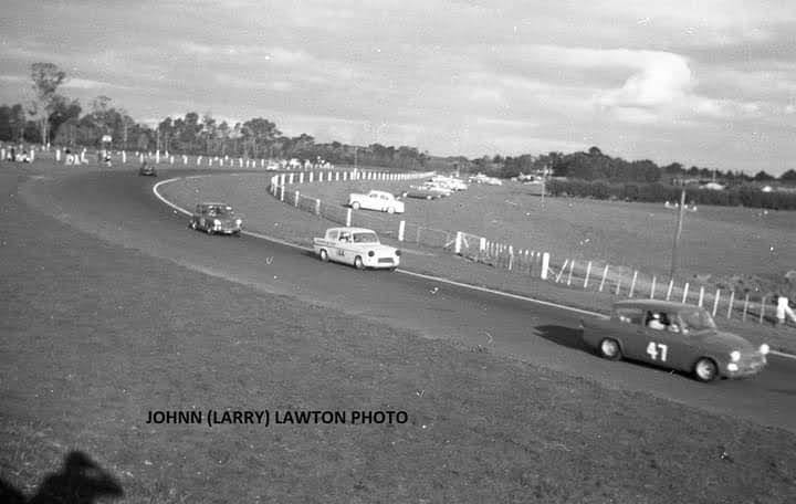 Name:  Pukekohe 1967 #115 Pukekohe ACC meeting April 1967 Dennis Phillips #47 Anglia Marcel Grand #144 .jpg
Views: 985
Size:  39.7 KB