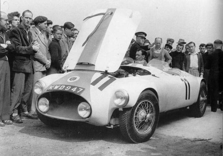 Name:  AH 100 #227 Nash Healey #11 KWD947 1952 Le Mans Frederic Brambillo  (2).jpg
Views: 58
Size:  47.8 KB