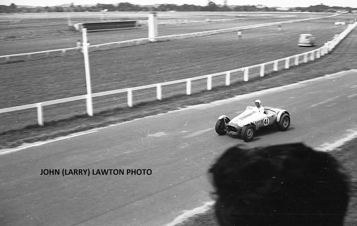 Name:  NSCC 1965 #131 Pukekohe NSCC 21 Feb 1965 Jim Boyd Lycoming #41 John Larry Lawton (2).jpg
Views: 571
Size:  43.8 KB