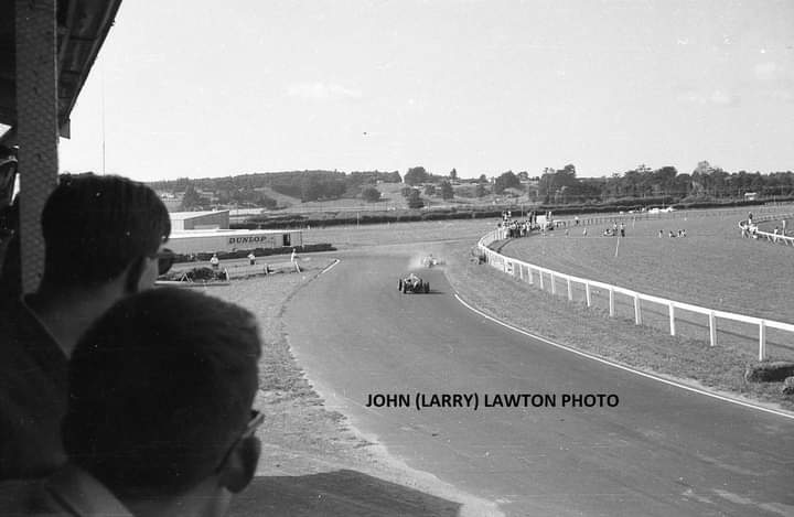 Name:  NSCC 1965 #132 Pukekohe  NSCC 21 Feb 1965 Spencer Q Black Lola in front of Bill Stone Cooper Q J.jpg
Views: 231
Size:  35.3 KB