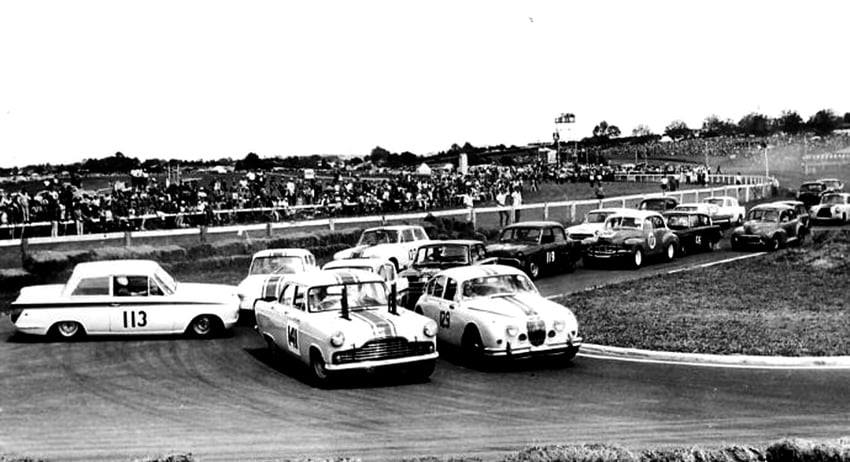 Name:  Jaguar Bob Jane #068 Pukekohe 1965 GP meeting Pukekohe 1965 Saloon field 1965 GP meeting Coppins.jpg
Views: 359
Size:  66.2 KB