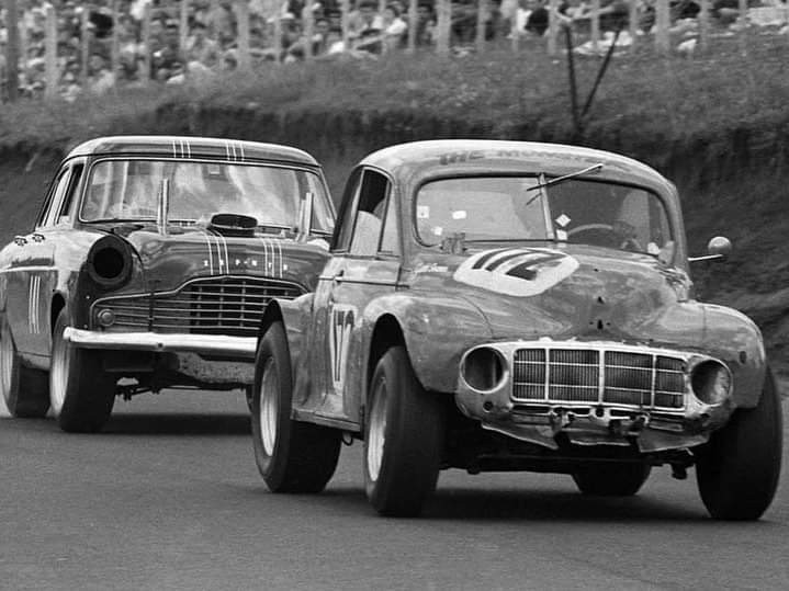 Name:  Morrari #075 Morrari #172 w Anglia on grid Pukekohe w Zephyr Corvette photo Terry Marshall -arch.jpg
Views: 88
Size:  55.6 KB