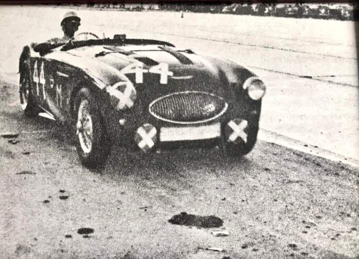 Name:  Sebring 1955 #051 Sebring 1955 SPL258BN #44 Stirling Moss in car arch Clas Arleskar.jpg
Views: 271
Size:  65.1 KB