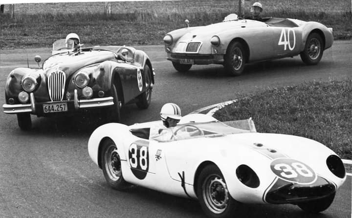 Name:  Pukekohe 1964 Ivy Stephenson Buckler DD #38 Jaguar XK120 Ted Sweetman R P Grace MGA #40 Graham W.jpg
Views: 862
Size:  43.0 KB