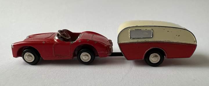 Name:  Models Schuco #021 AH 100 and Caravan Schuco Piccolo 1;90 side Hans van der Kerkof.jpg
Views: 264
Size:  22.0 KB
