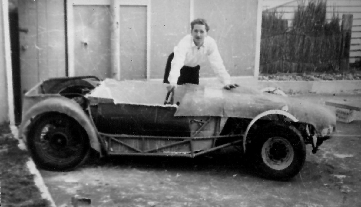 Name:  Bucklers in NZ #362 Buckler M M Mid Beckett 1961 w 03 Bonnett M Beckett A Krzyzewski  (2).jpg
Views: 757
Size:  126.7 KB