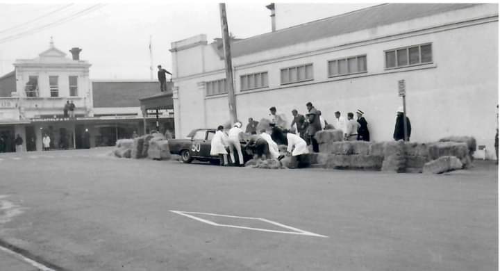 Name:  Waimate 1964 #402 Waimate 1964 Saloon Race #8 E Sprague in bales 2 w Marshalls Graham Woods.jpg
Views: 340
Size:  29.5 KB