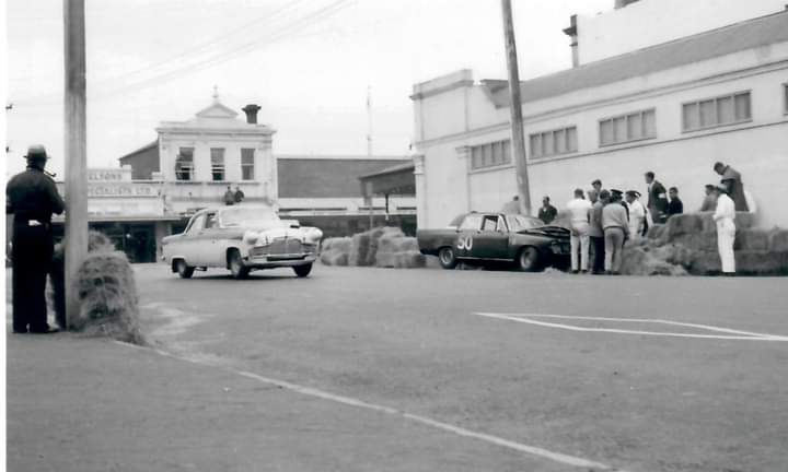 Name:  Waimate 1964 #403 Waimate 1964 Saloon Race #8 E Sprague in bales 3 moved back Zephyr passing Gra.jpg
Views: 344
Size:  31.5 KB