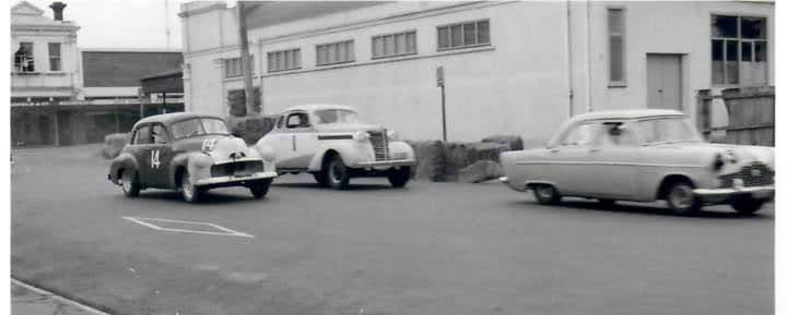 Name:  Waimate 1964 #405 Waimate 1964 Saloon Race #8 Holden #14 Chev #1 Zephyr #5 - 5 Graham Woods.jpg
Views: 343
Size:  24.2 KB