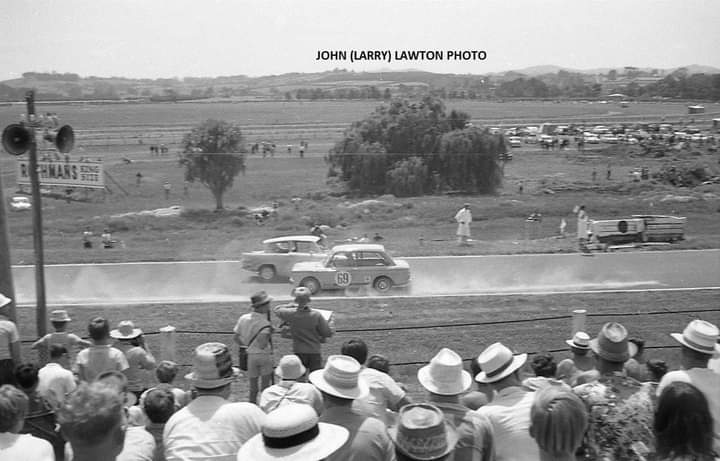 Name:  Pukekohe 1968 #037 Cyril Hyde Anglia #79 spins #69 Roy Harrington Imp 1 J L Lawton  (2).jpg
Views: 1008
Size:  48.5 KB