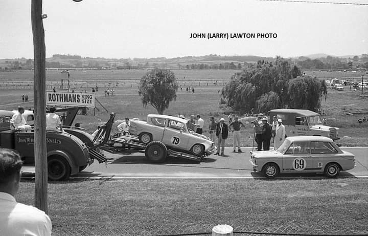 Name:  Pukekohe 1968 #039 Jan 68 GP meeting Cyril Hyde Anglia #79 spins #69 Roy Harrington Imp 3 J L La.jpg
Views: 289
Size:  54.2 KB