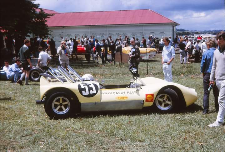 Name:  Pukekohe 1968 #061 Begg Chev Barry Keen behind Tote Building SCANZ Brian Spurr (2).jpg
Views: 517
Size:  64.7 KB