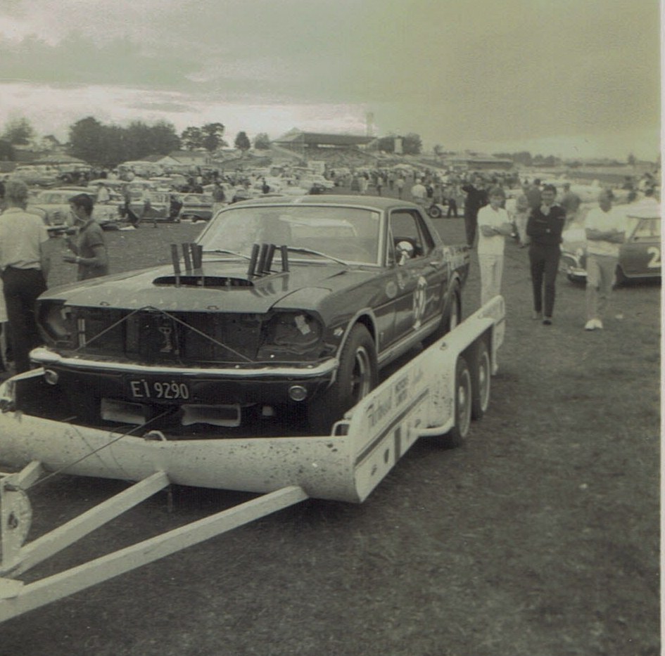 Name:  Fleetwood Mustang #020 Pukekohe April 1966 Ivan Segedin pipes no grille R Dowding CCI12102015_00.jpg
Views: 756
Size:  173.2 KB