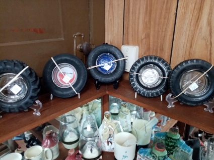 Name:  Vintage #162 Vintage Tyre Ashtrays #2 Ethel Anne Antiques Hawera R Dowding (3) (425x319).jpg
Views: 248
Size:  155.6 KB