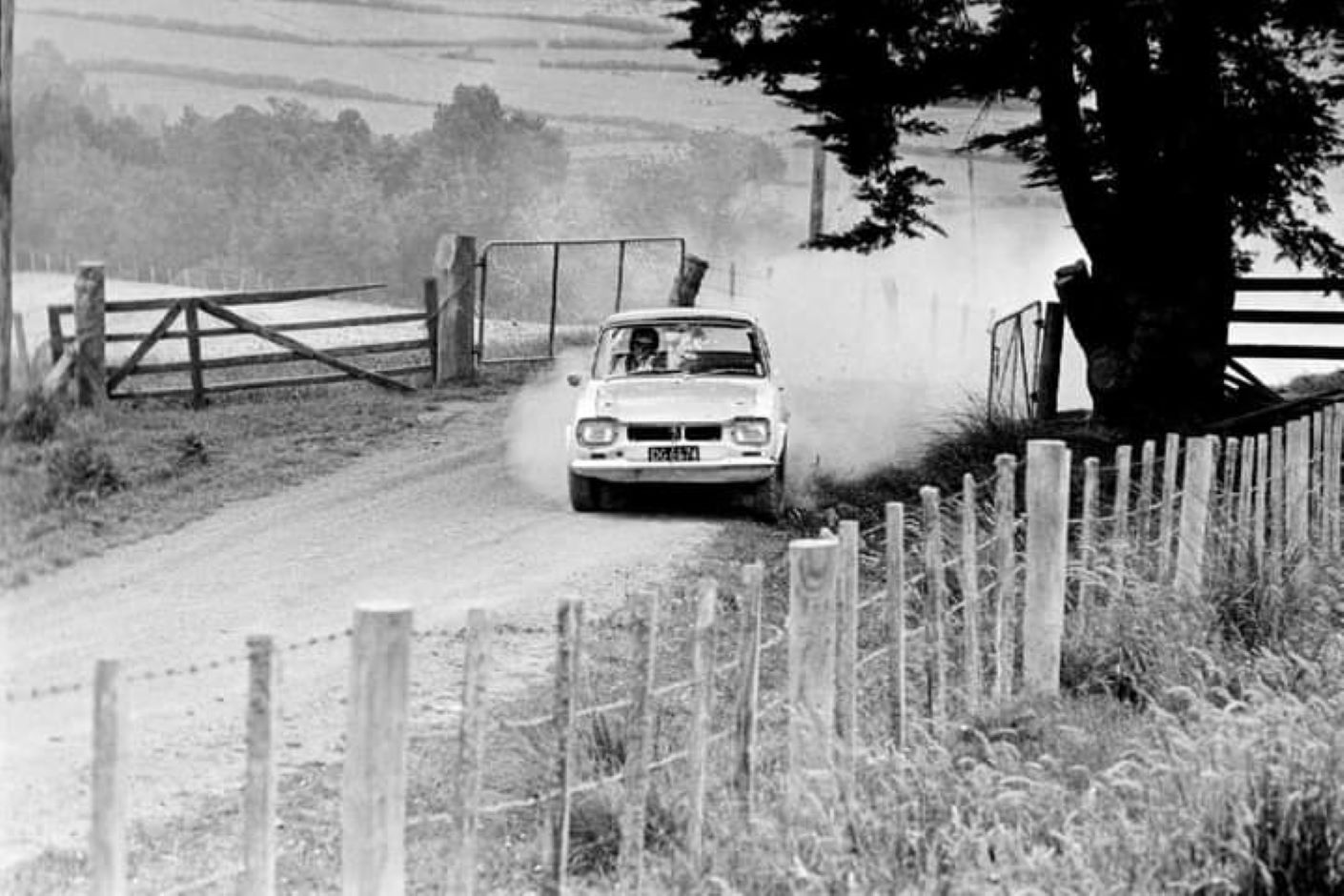 Name:  NSCC 1972 #0177 B Cosseys Hill Climb Escort through gate Rex Rattenbury himself 174 kb Rex Ratte.jpg
Views: 143
Size:  174.4 KB