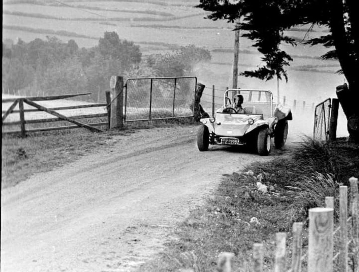 Name:  NSCC 1972 #0180 B Cosseys Hill Climb Buggy Kevin McNamara through gate 173 kb Rex Rattenbury .jpg
Views: 143
Size:  173.1 KB