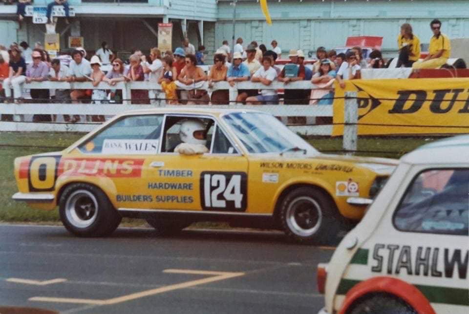 Name:  Pukekohe 1970 #0124 Fiat 124 #124 Glen McIntyre BNSW Saloon Chanpionship on grid arch HVRANZ Bru.jpg
Views: 232
Size:  70.1 KB