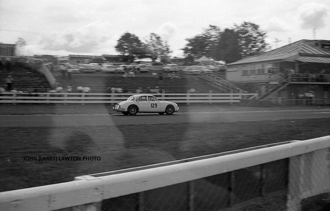 Name:  Pukekohe 1965 #0165 1965 GP meeting Aussie Bob Jane 4.2 litre Jaguar in 2nd retired John Larry L.jpg
Views: 496
Size:  114.0 KB
