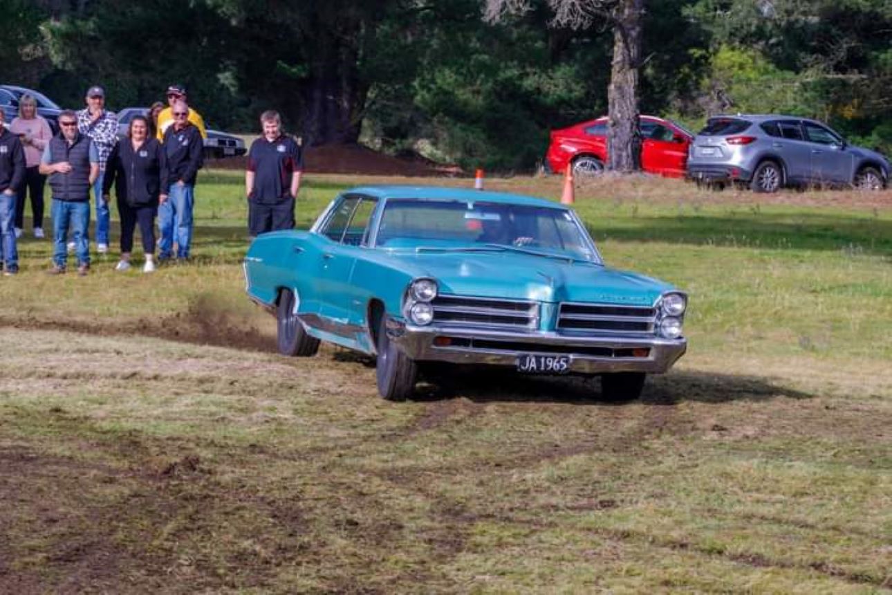 Name:  Pontiac 1965 #205 Pontiac Bonneville JA1965 Grass Sprint 2022 driven by Son of Mark Dawber #4 fr.jpg
Views: 649
Size:  172.9 KB