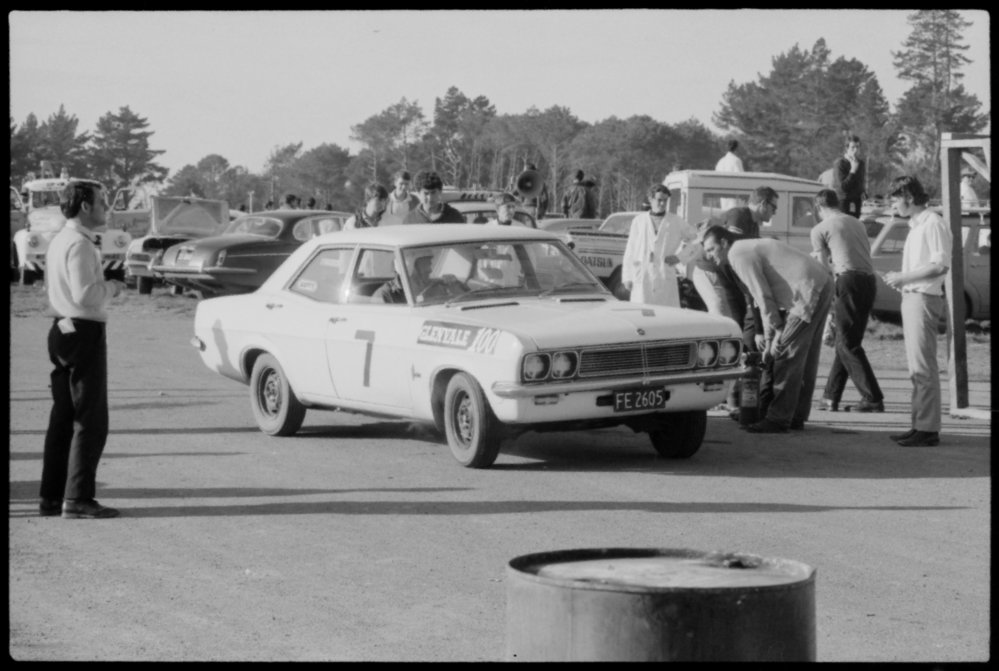 Name:  Baypark #171 Vauxhall Victor - Ventora #7 Glenvale 100 1970 BoP photo news #98 25 July 1970 Bop .jpg
Views: 126
Size:  93.7 KB