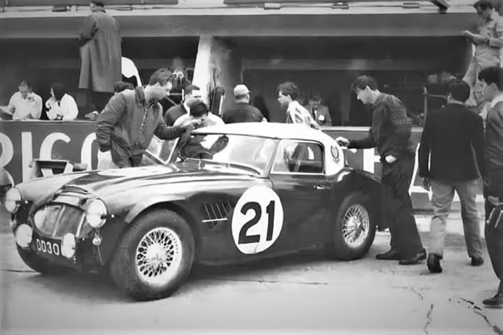 Name:  AH 3000 #0303 UJB143 as DD300 former Le Mans and Sebring 1960 Race #21 arch R Jordan.jpg
Views: 150
Size:  171.3 KB