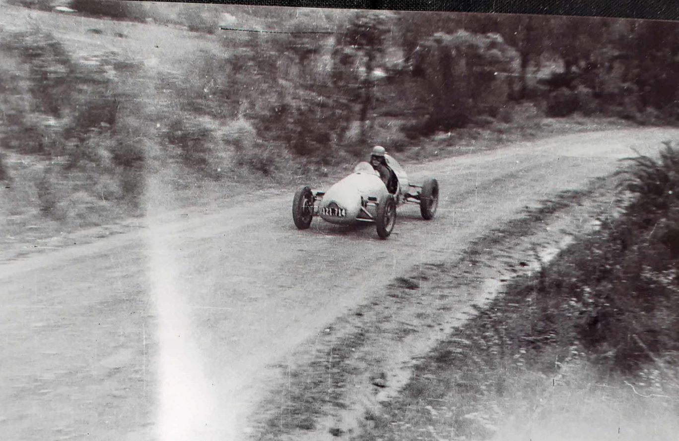 Name:  NSCC 1950 #0124 Single Seater F500 at Hill Climb - 121.714 1951 -56 plate 1950's - image Graeme .jpg
Views: 208
Size:  176.9 KB