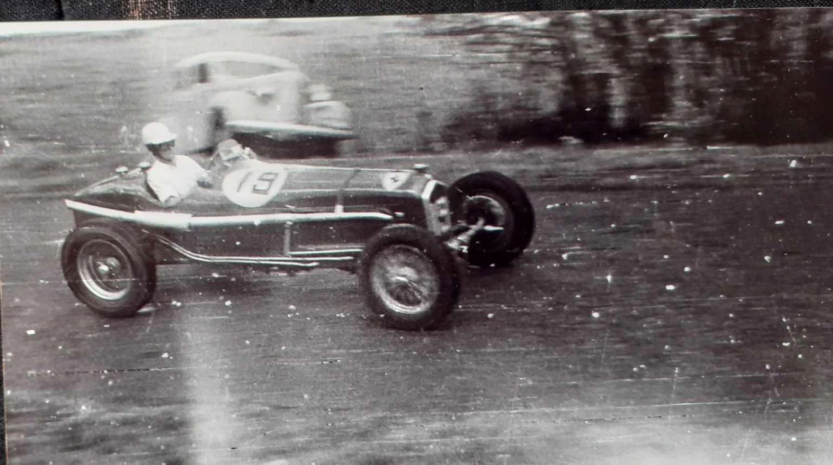 Name:  NSCC 1950 #0117 Alfa Romeo P3 #19 at speed - Ron Roycroft Q dark colour 1950's - image Graeme We.jpg
Views: 882
Size:  177.8 KB