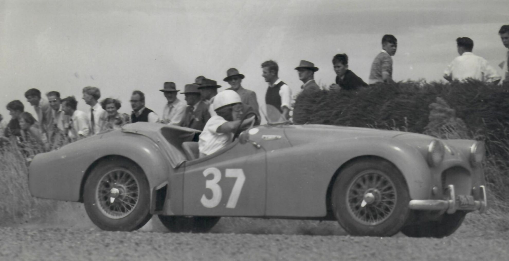 Name:  Ryal Bush 1956 #057 Ryal Bush 1956. June Monk. TR2 #37 135 kb -arch Graham Woods.jpg
Views: 614
Size:  135.1 KB