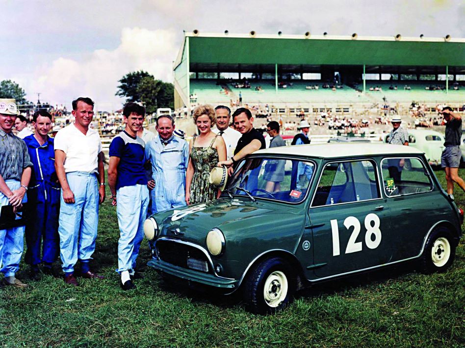 Name:  Pukekohe 1963 #064 Bruce McLaren with Mini Cooper and Team #128 colour photo 178 kb arch Roger W.jpg
Views: 720
Size:  178.3 KB