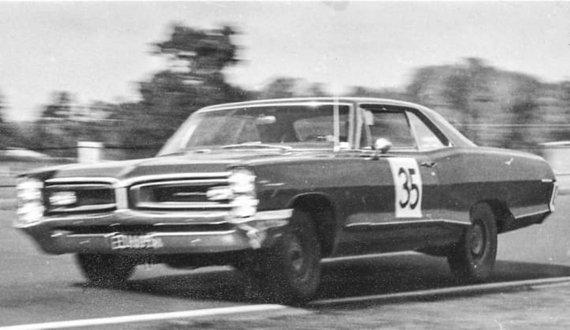 Name:  Pukekohe 1966 #136 Pontiac 7 litre #35 at hairpin Alister McLeod 1966-67 season 179 kb arch Tony.jpg
Views: 506
Size:  179.3 KB