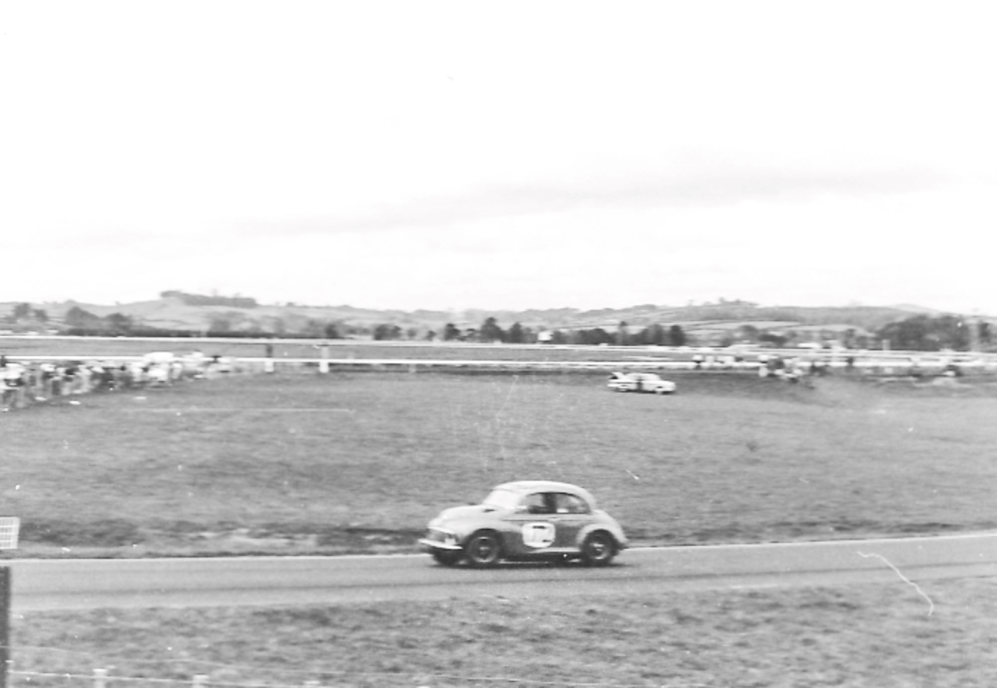 Name:  Morrari #174 Morrari at Pukekohe 1965 #172 on wires resize arch Tony Growden photo Keith Growden.jpg
Views: 495
Size:  154.8 KB