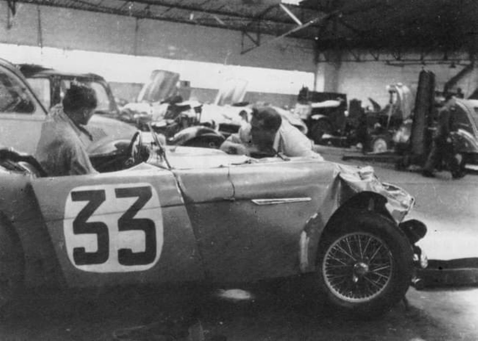 Name:  AH 100S #238 AH 100 NOJ391 works car Le Mans 1953 #33 accident damage arch I Visser .jpg
Views: 42
Size:  177.1 KB