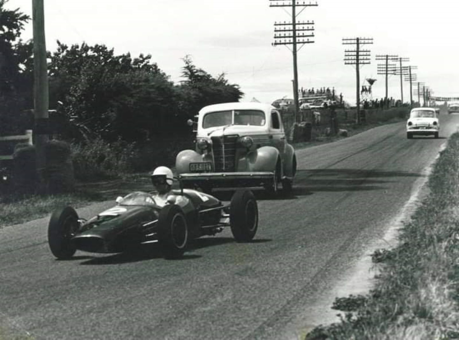 Name:  Chevrolet #182 NZ P Gillum Chev Coupe Andy Buchanan Brabham fr Dennis Marwood Humber 80 1963 Ren.jpg
Views: 1382
Size:  179.5 KB
