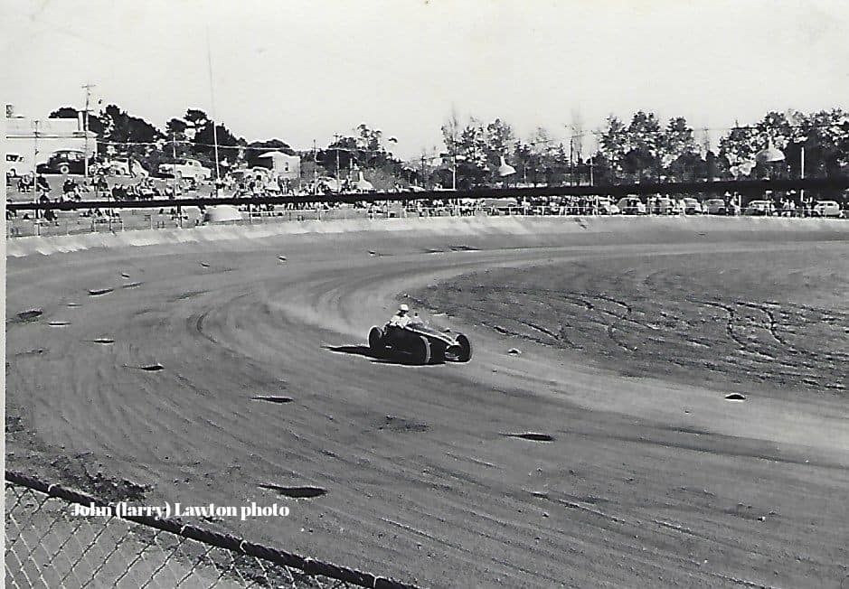 Name:  NSCC 1965 #325 1965 8 May Western Springs Jim Boyd in I think Cooper Holden J L Lawton.jpg
Views: 310
Size:  88.6 KB
