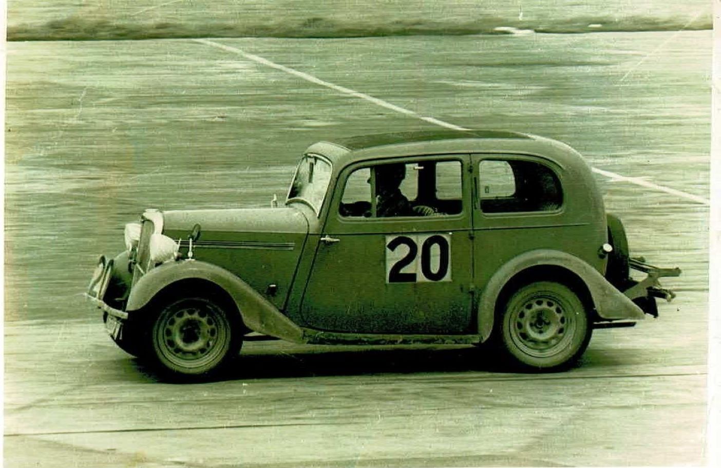 Name:  Ohakea 1954 #020 Howard Ferrabee competing at Ohakea Singer 9. arch Brian Ferrabee.jpg
Views: 421
Size:  178.5 KB