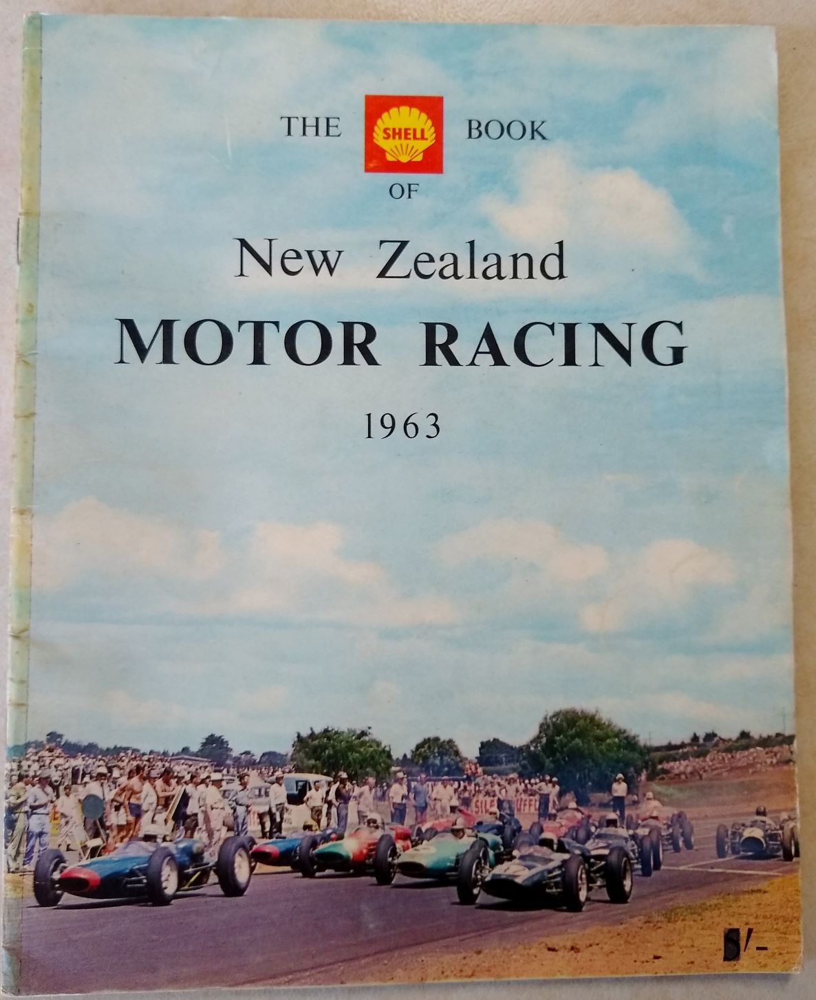 Name:  Motor Racing NZ #123 1963 Shell Book of New Zealand Motor Racing 1st Issue Peter Webb archives.jpg
Views: 364
Size:  178.2 KB