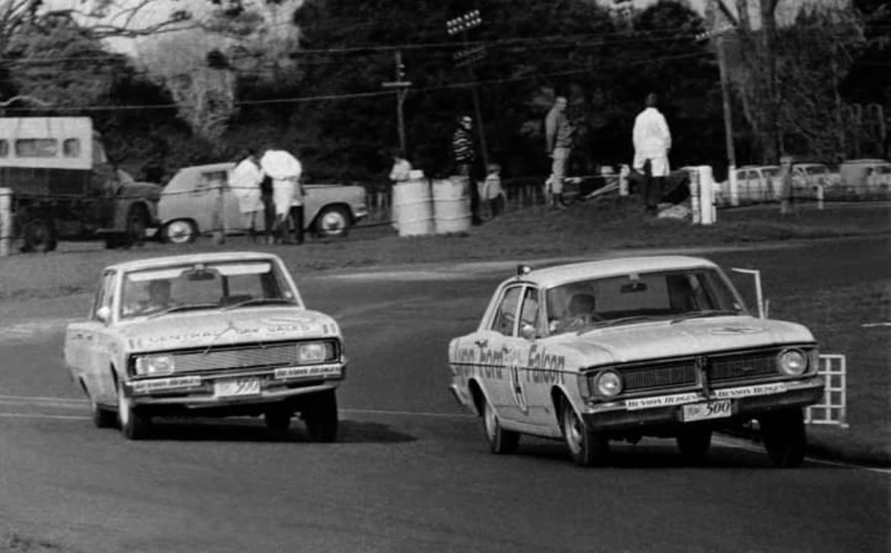 Name:  Pukekohe 1971 #737 1971 Benson Hedges Anderson Smith Falcon 500 Bailey Neil Valiant V8 Kevin Lan.jpg
Views: 680
Size:  177.9 KB