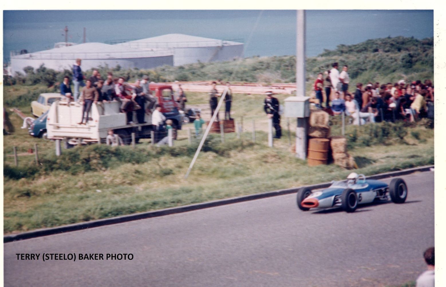 Name:  Paritutu 1966 #040 Single Seater #6 Blue over white - JLL photo Terry Baker.jpg
Views: 1062
Size:  179.6 KB