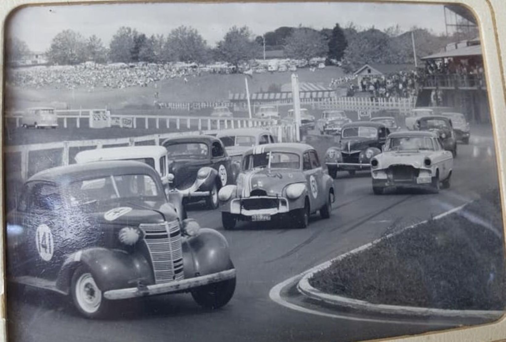 Name:  Pukekohe 1964 #047 1964 Saloons at Elbow Coppins Chev Souness Ford Harvey FJ Dawson Willys etc G.jpg
Views: 539
Size:  180.0 KB